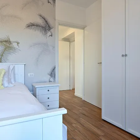 Lägenhet Lora Luxury 6 ,free Private Parking, Self Check In