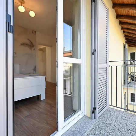 Lora Como Residence, Luxury Suite 6 ,Free Private Parking, Self Check In Apartament Como