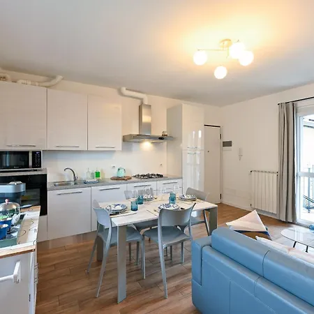 Апартаменты Residence Lora, Luxury Suite 6 ,Free Private Parking *