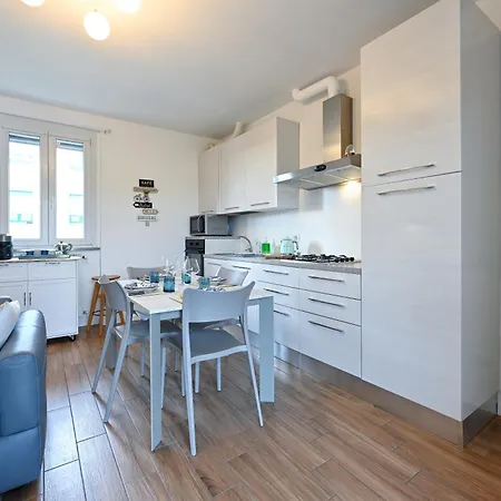 Residence Lora, Luxury Suite 6 ,Free Private Parking * Комо