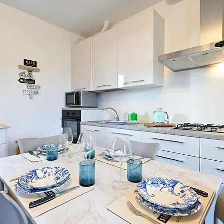 Lora Luxury 6 ,free Private Parking, Self Check In Lägenhet *