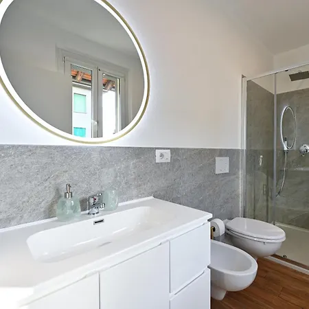 Lägenhet Lora Luxury 6 ,free Private Parking, Self Check In *