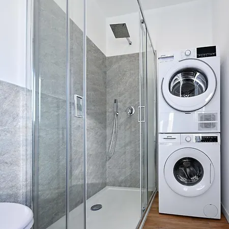 Lora Luxury 6 ,free Private Parking, Self Check In Como