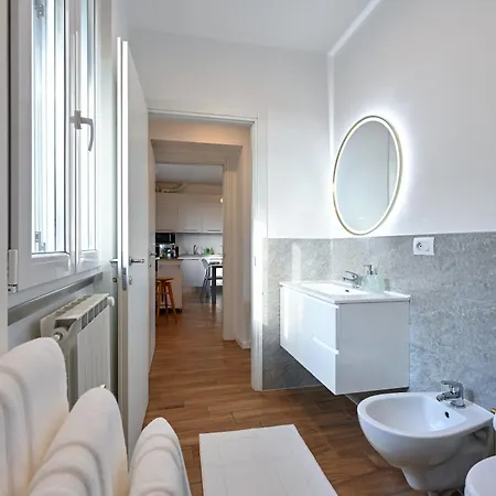 Apartament Lora Como Residence, Luxury Suite 6 ,Free Private Parking, Self Check In